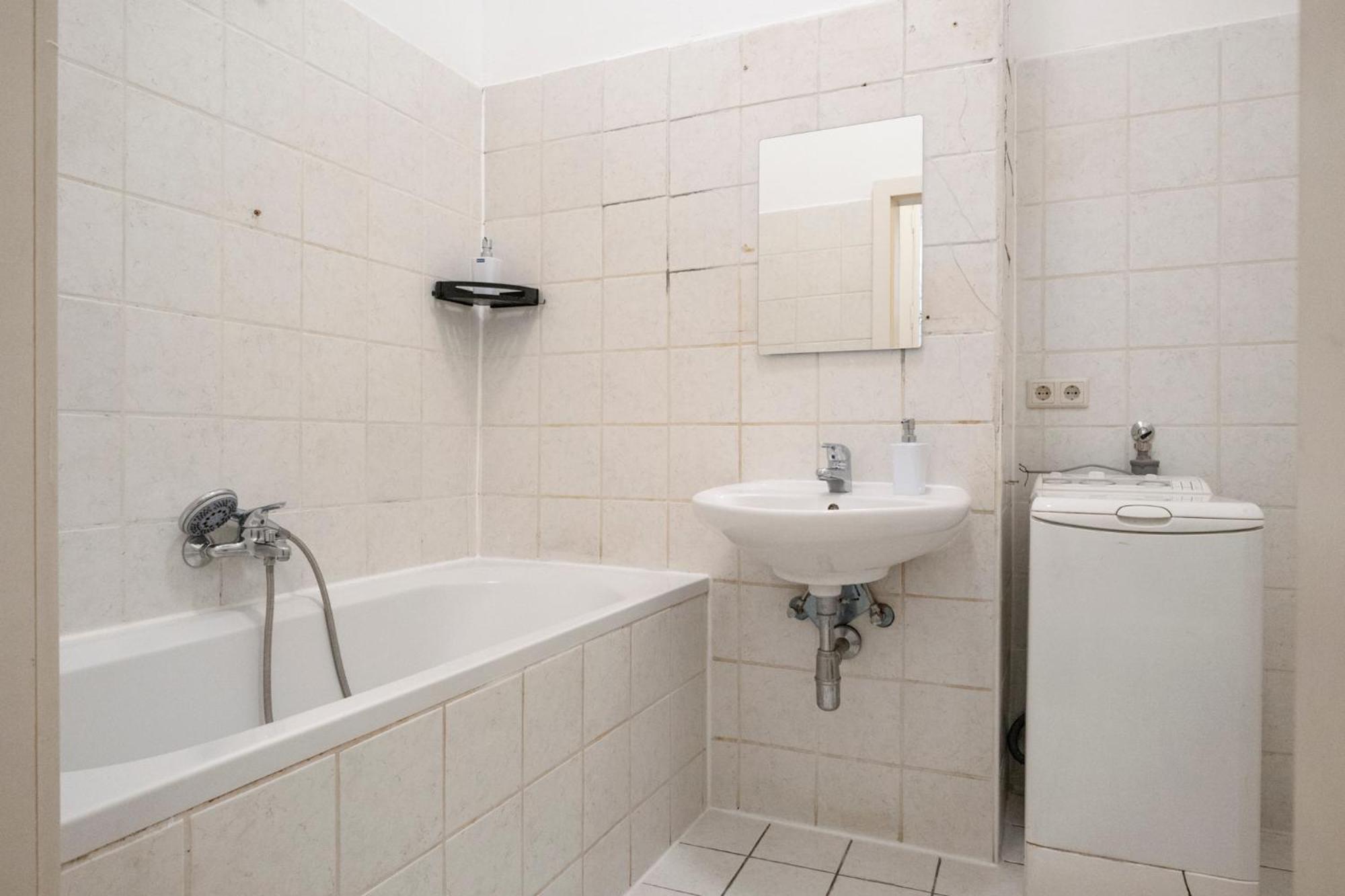 Apartamento Amazing 2br Shared Only 7 Min To Wiener Stadthalle *